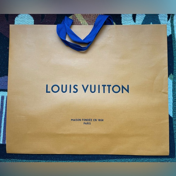 Louis Vuitton Paper Gift Bag - Picture 1 of 2